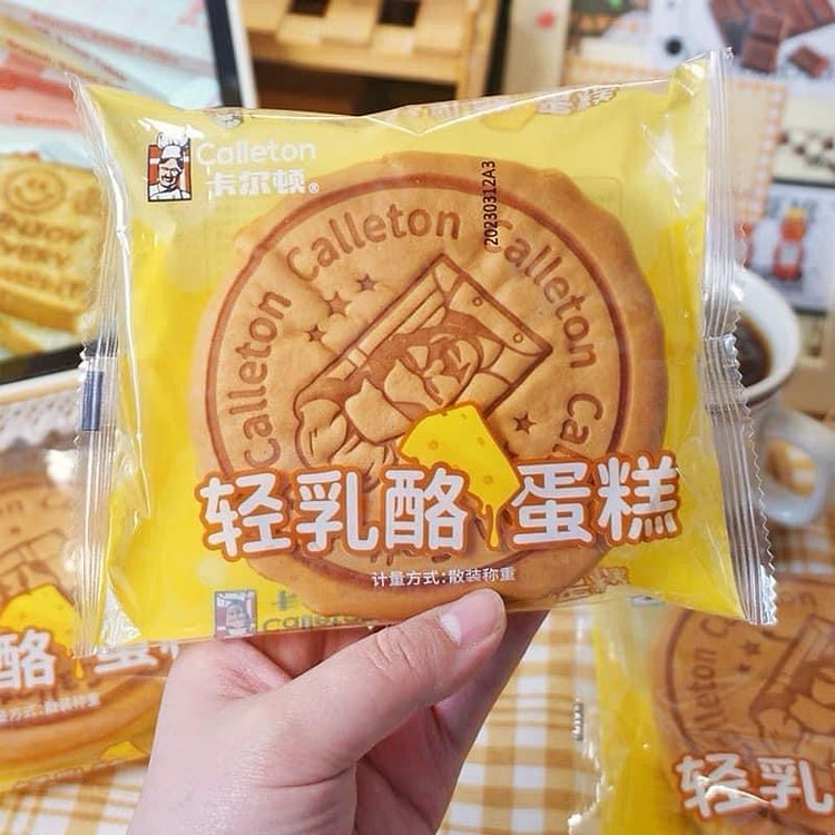 1 块卡尔顿芝士海绵蛋糕