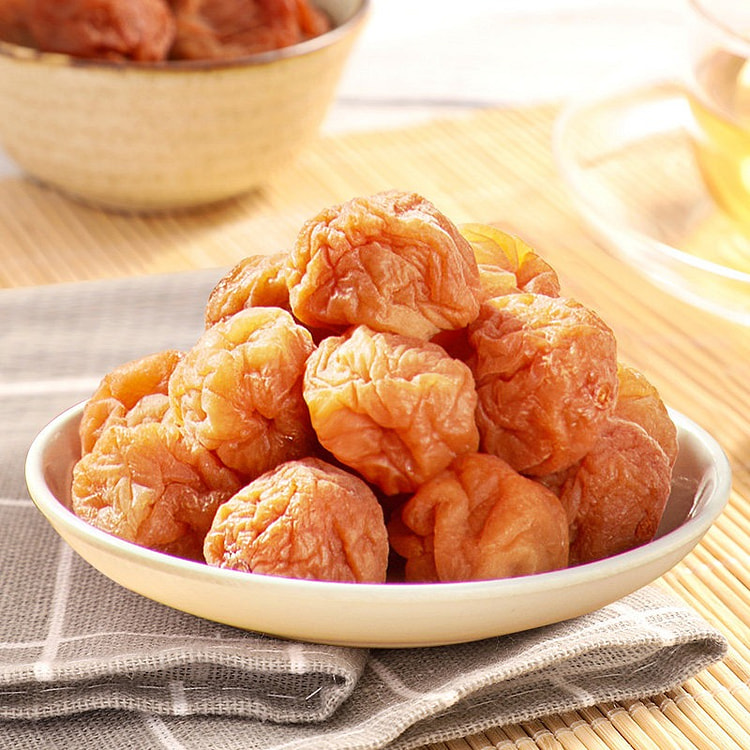 Huaweiheng Ever-Tasty Preserved Plums 1pc 150 g
