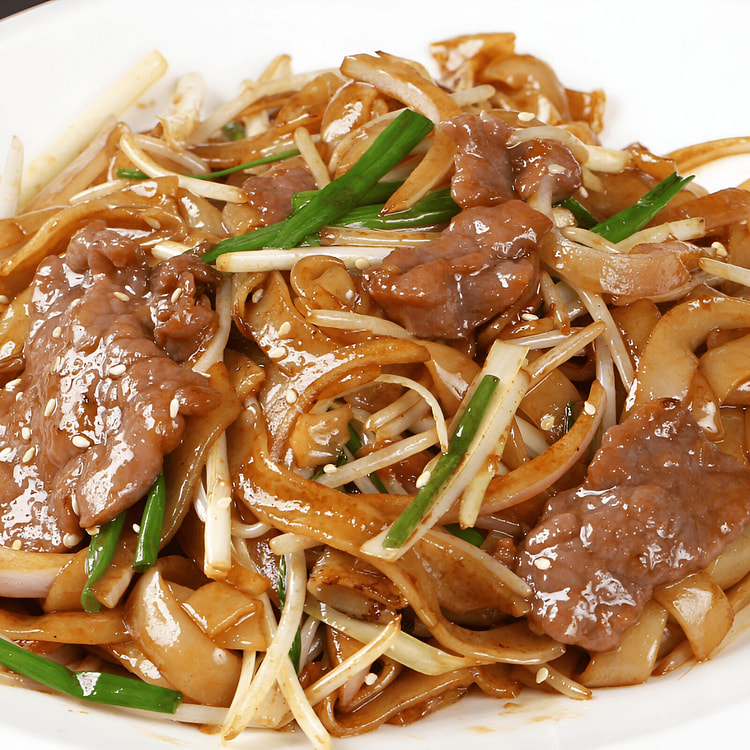 Fried Rice Noodle & Beef w. Soy Sauce 20oz