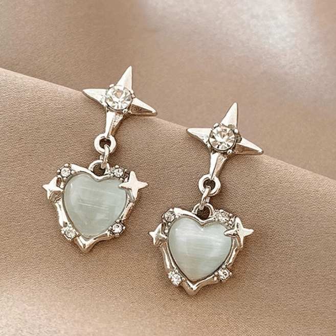 Heart-shaped Cat’s Eye Earrings 1 count