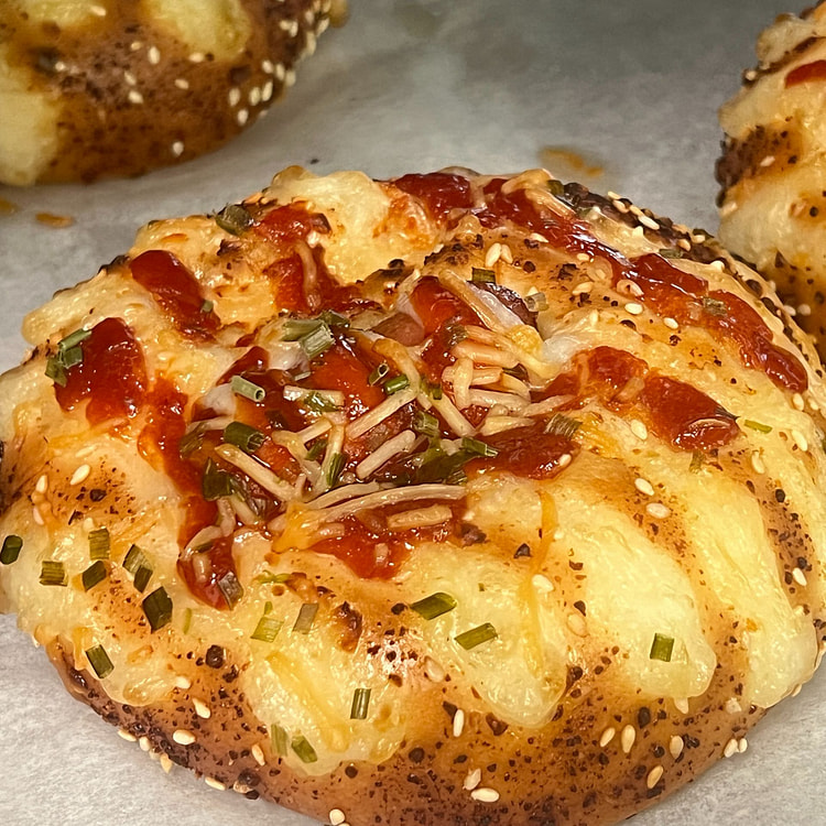 Cheese & Tomato Pizza Bun 75 g