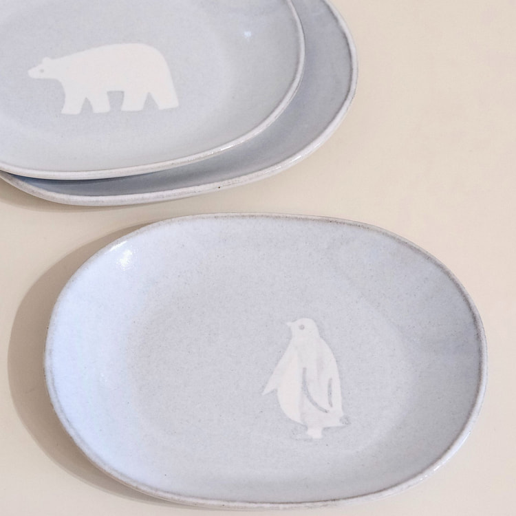 Artist Itoga 10cm S Oval Plate - Penguin
