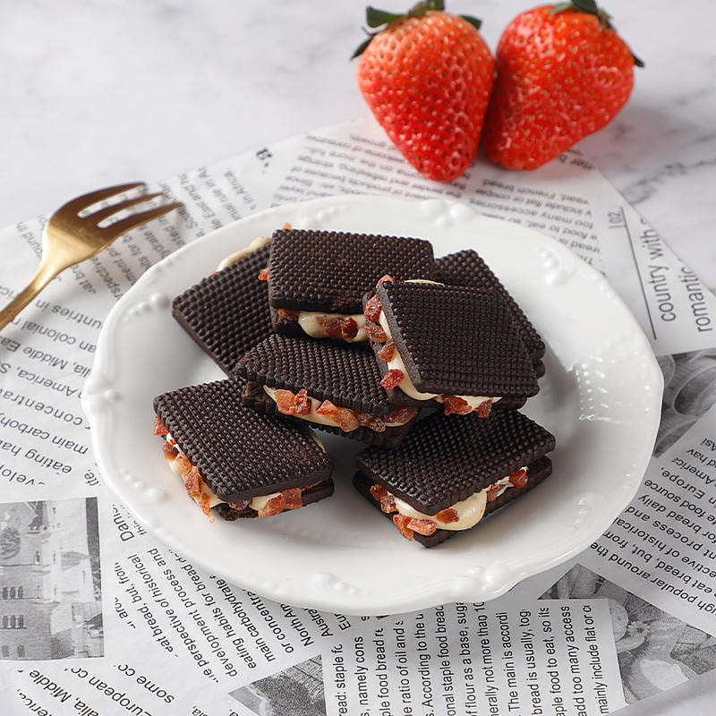 Helinwa cheese and strawberry nougat sandwich 140 g