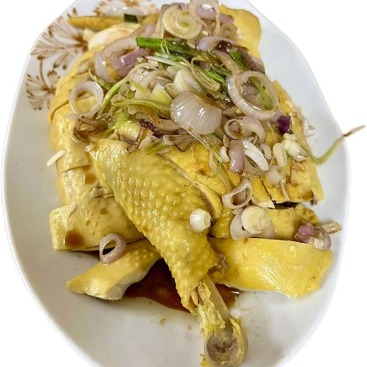 Poached Chicken with Shallot Oil 400g 1 each