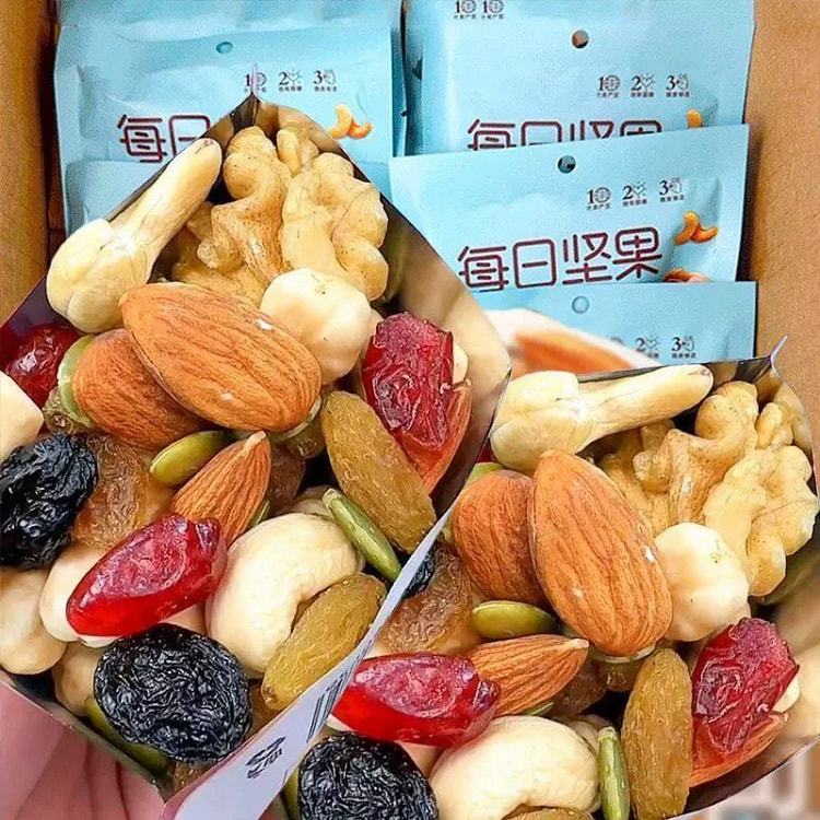 每日坚果干果混合坚果零食 (八种坚果搭配)共10袋 100 克