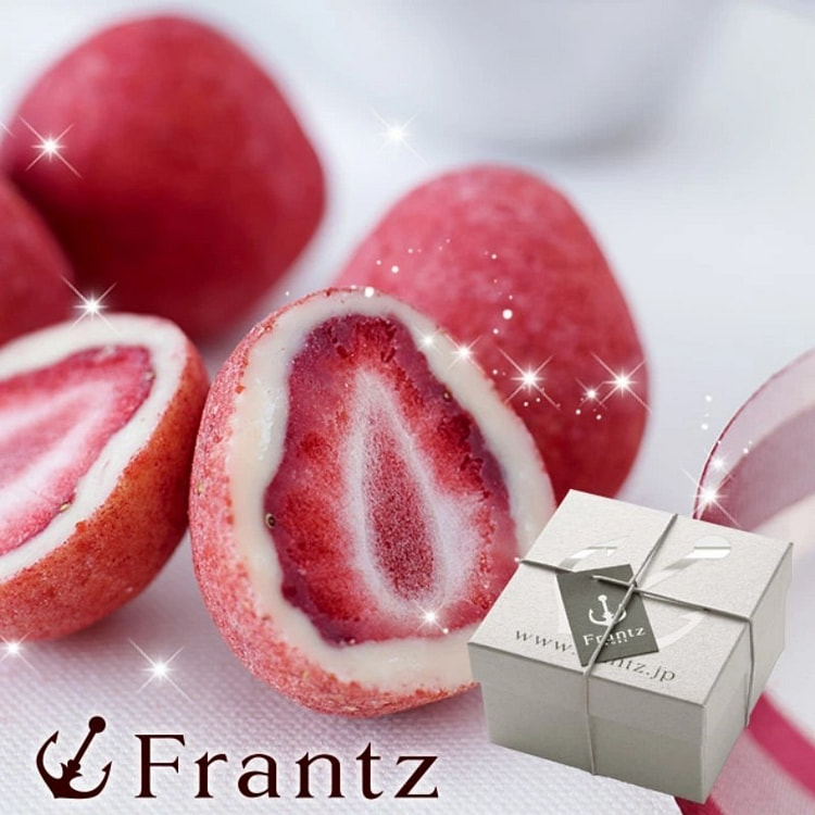 Strawberry-filled white chocolate truffle balls 90