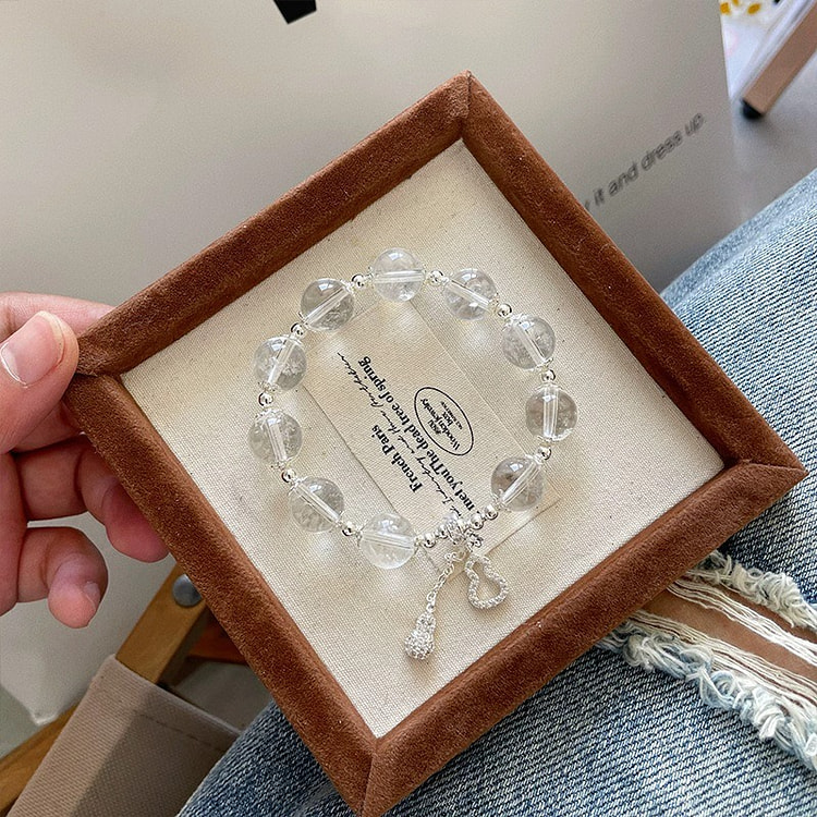 Heart of Ice  1 natural white crystal string 1 case