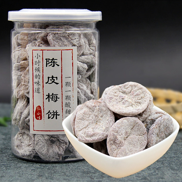 Seedless plum cake with preserved plum meat