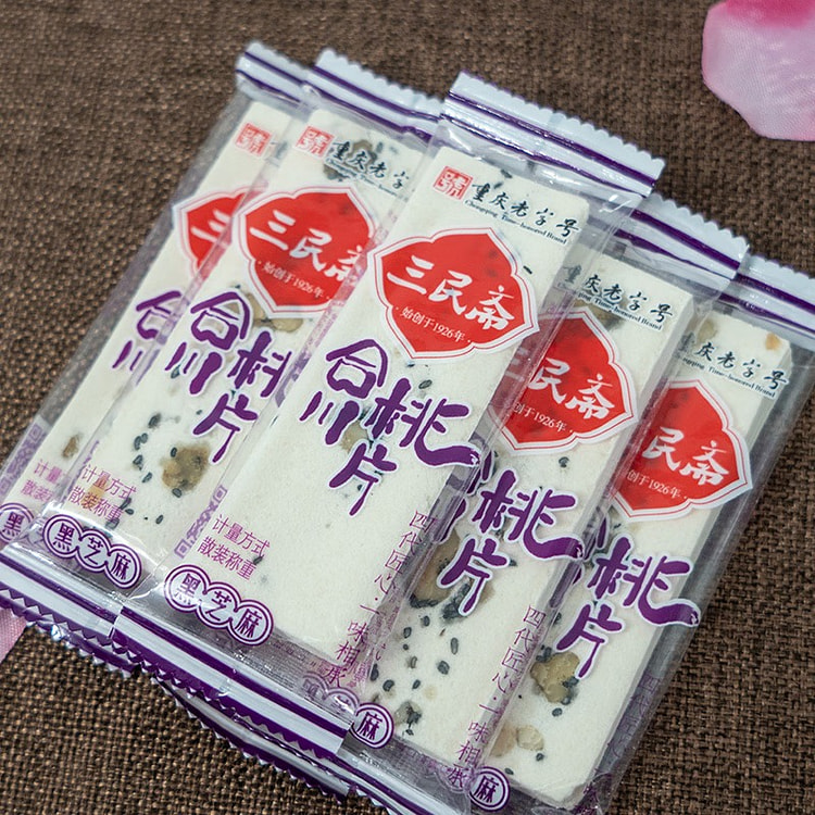 A Chongqing specialty snack, convenient for on-the-go eating, leisure food