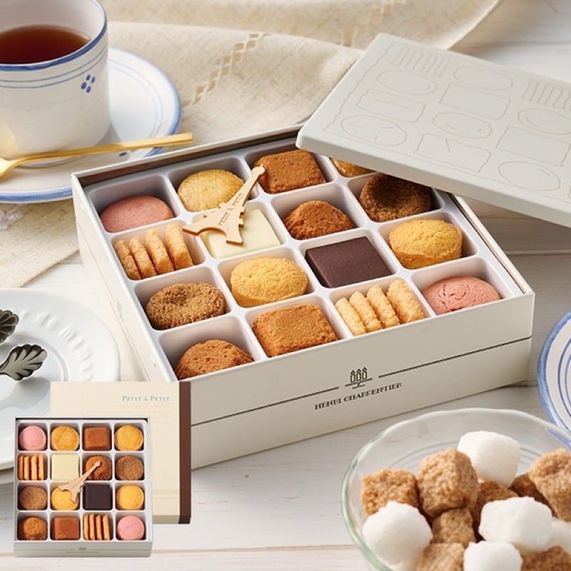 Get Henri Charpentier Adorable Eiffel Tower cookie assortment 44