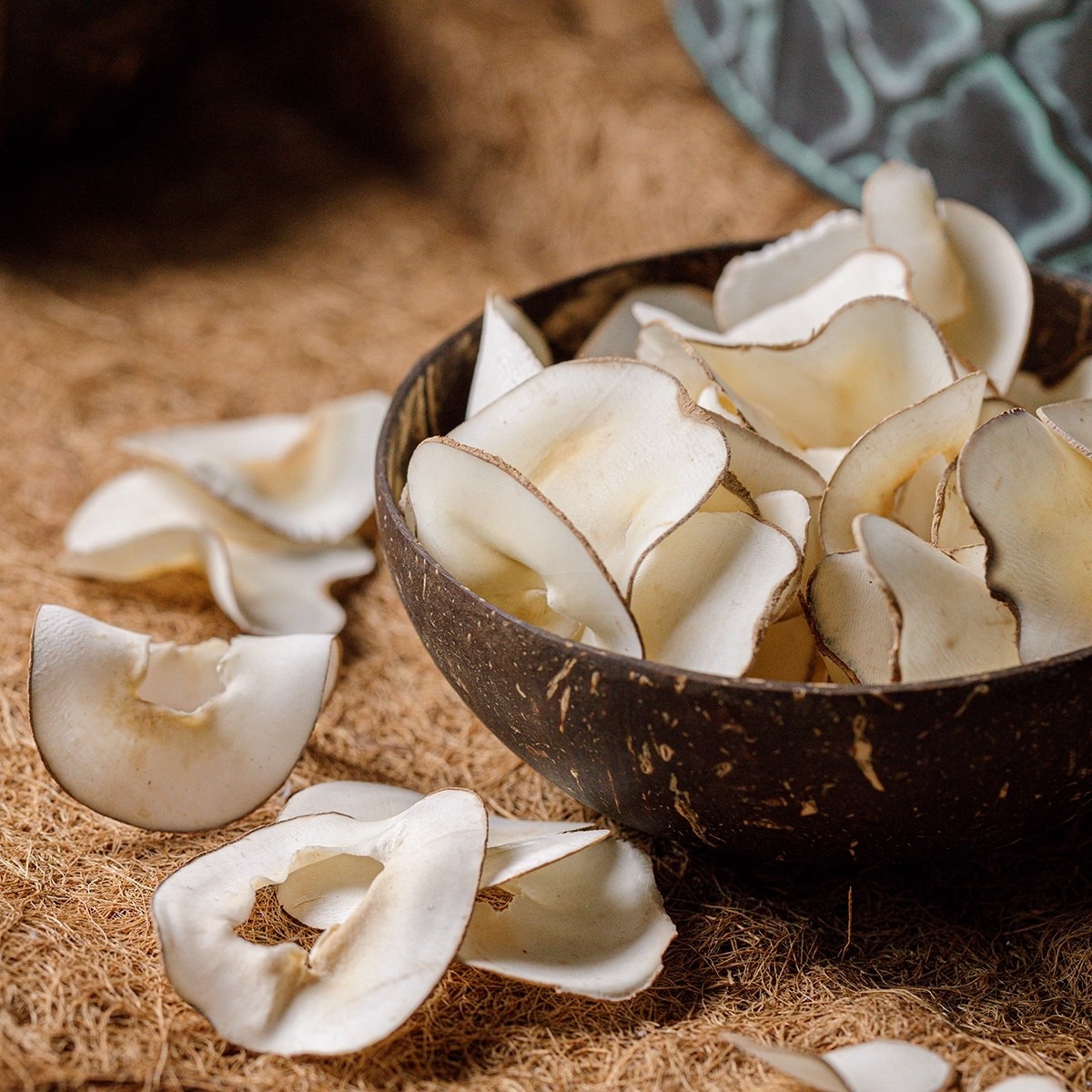original color sea coconut slices 100g 100 g - Weee!