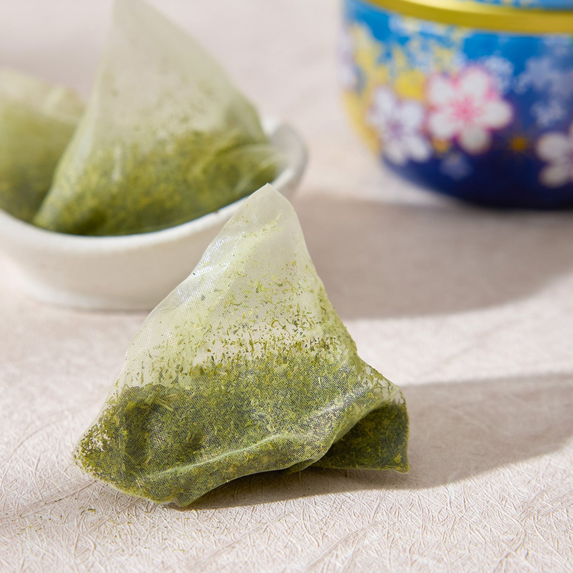 Suzuko Ryokucha Tea, Blue Sakura Canister (6 bags) - Weee!