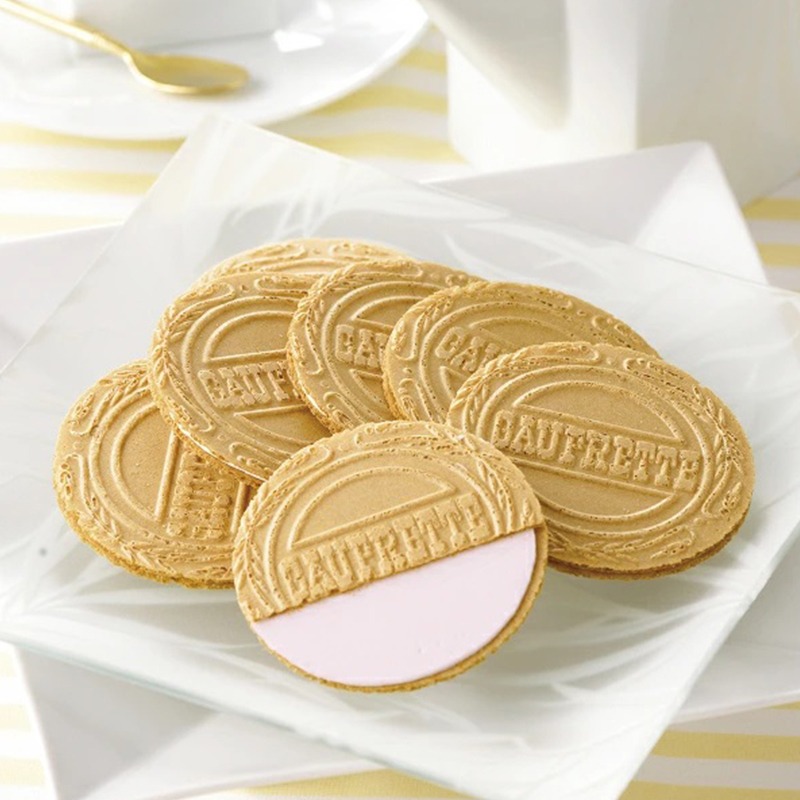 Get Tokyo Fugetsudo Sakura Sandwich Cookies 12pcs Delivered | Weee
