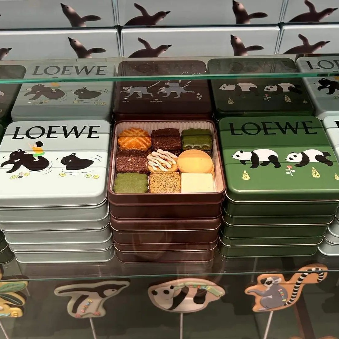 Get LOEWE x Suna Fujita Sweets limited-time sweets gift 26pcs