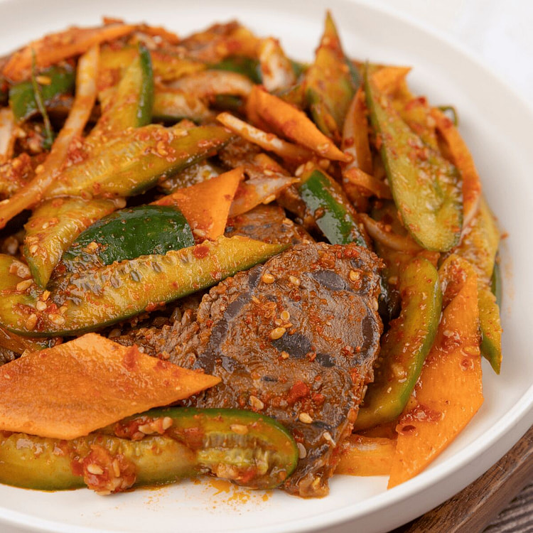 Sliced Spicy Beef Salad w. Cucumber 300g 1 each