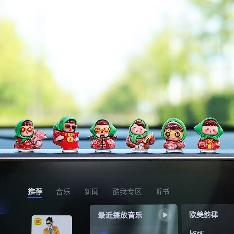 2025网红新款车载小摆件 《暴富女孩》带无痕胶