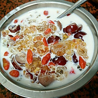 红枣枸杞牛奶炖桃胶的做法图解4