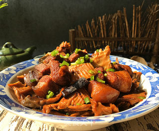 五花肉烧冬笋尖的做法步骤：13