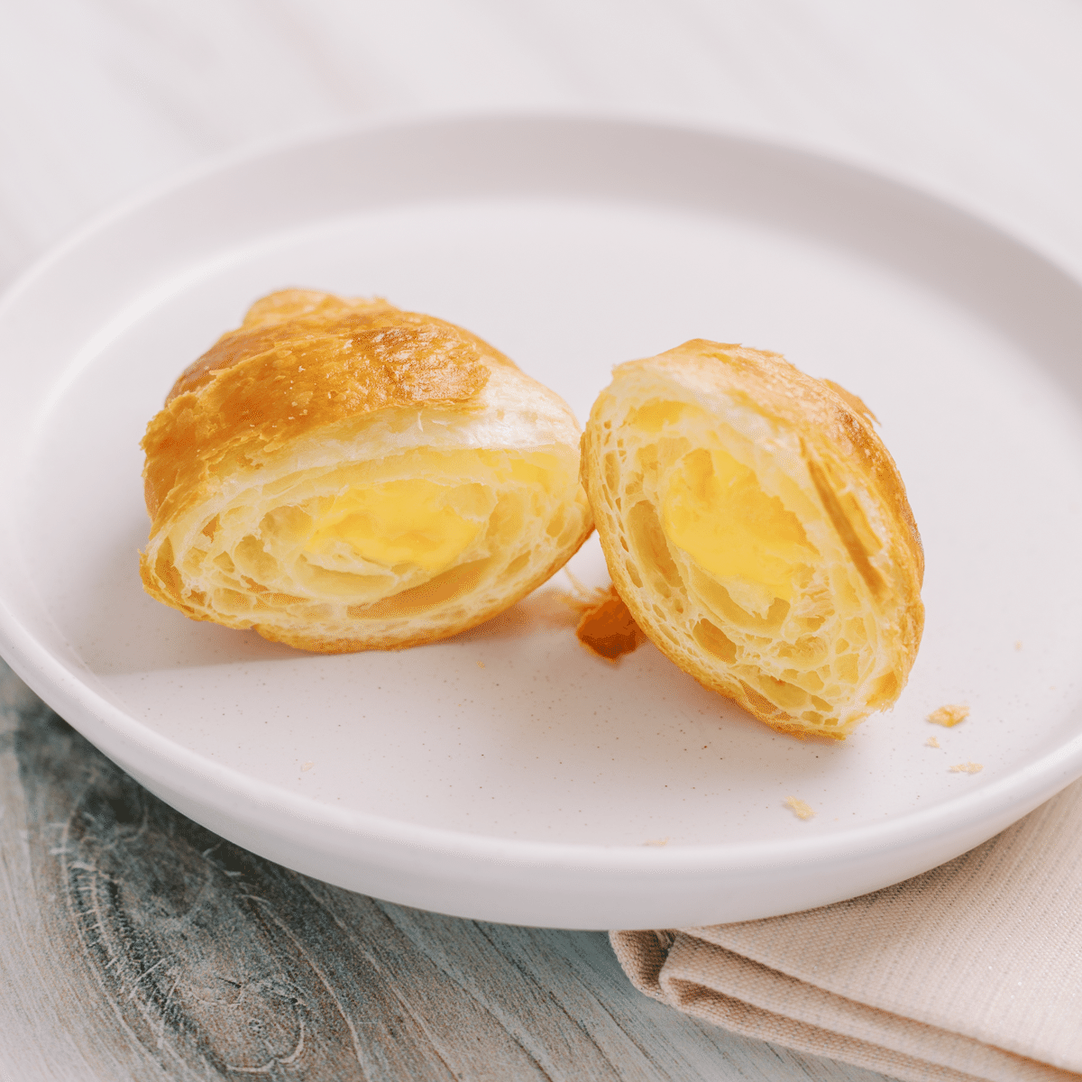 Filled Croissant Egg Yolk Flavor 6pcs, Frozen 180 g