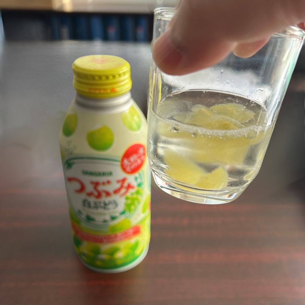 Sangaria つぶみ白ぶどう 380gボトル缶 380 グラム - Weee!