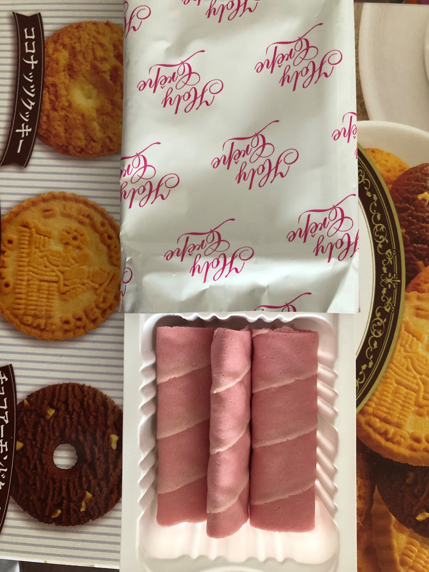 DaHu Farm Crispy Crepes w/ Strawberry & Chocolate Flavor - Weee!