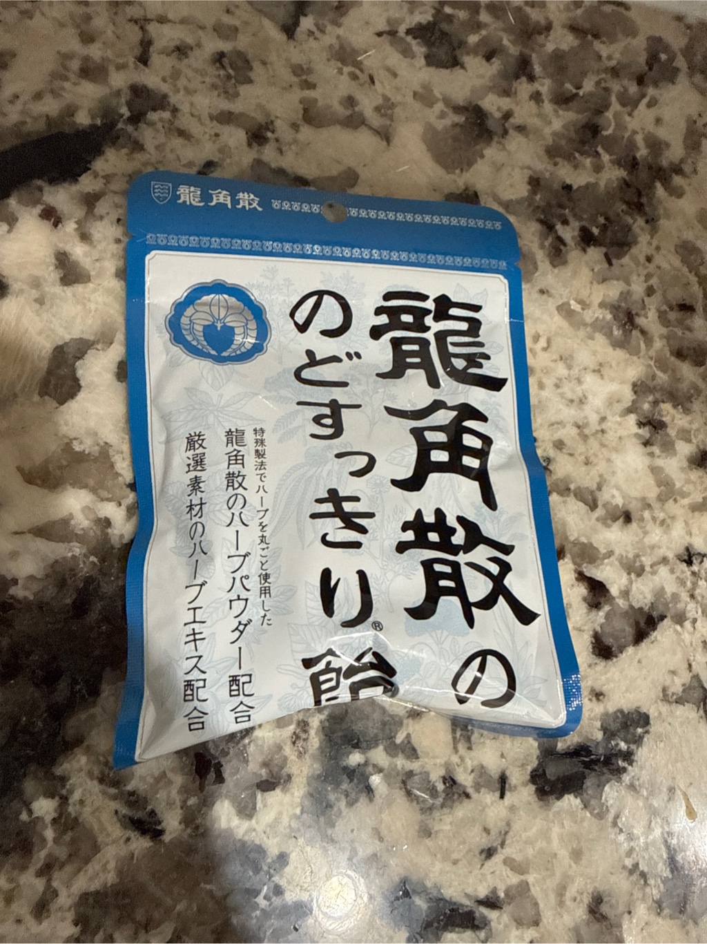 龍角散ののどすっきり飴 1 個 - Weee!