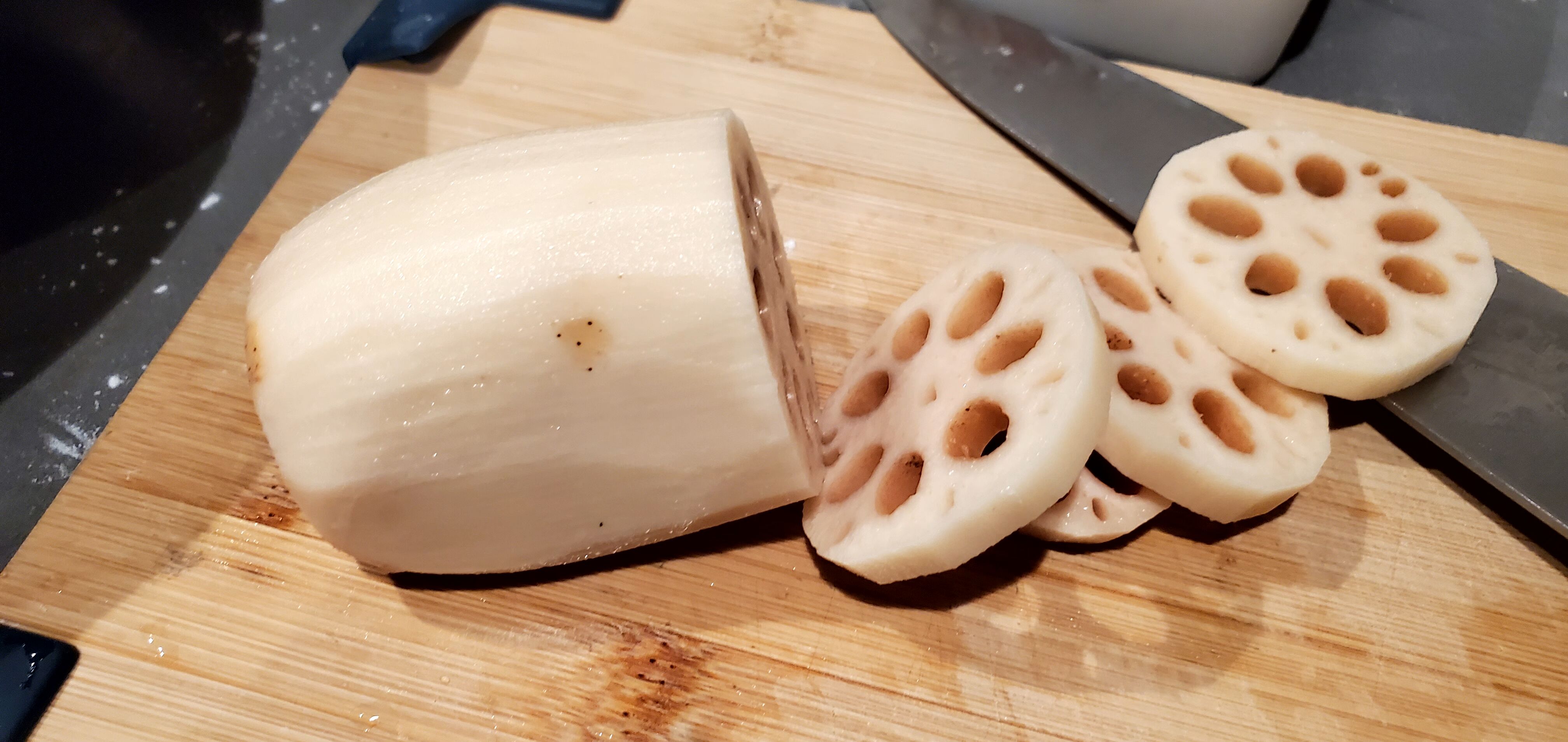 れんこん 2.4-2.7 ポンド - Weee!