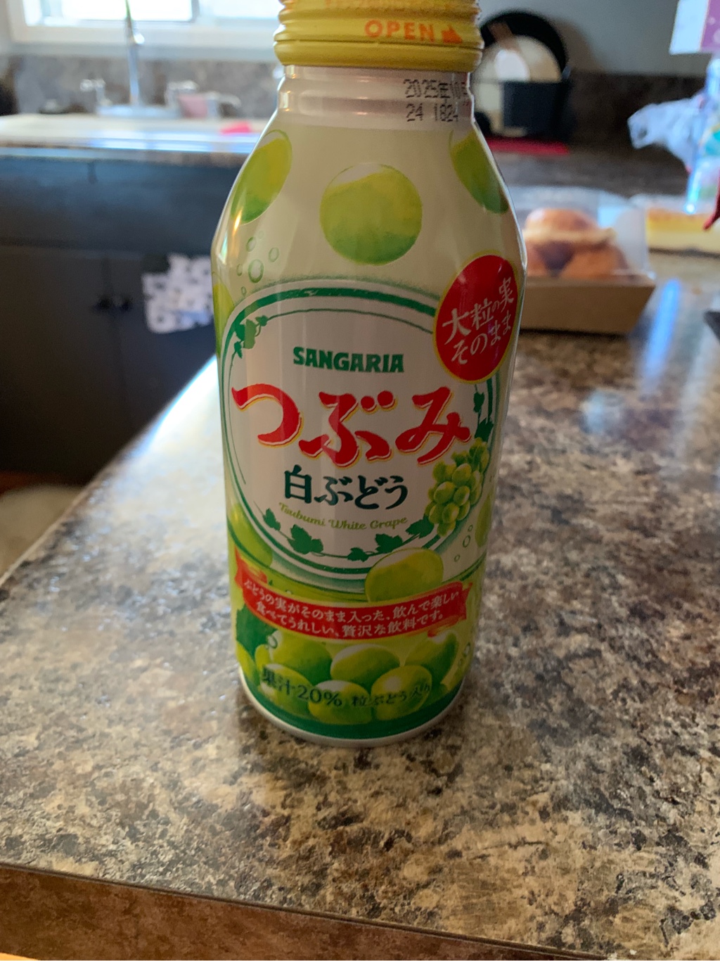 Sangaria つぶみ白ぶどう 380gボトル缶 380 グラム - Weee!