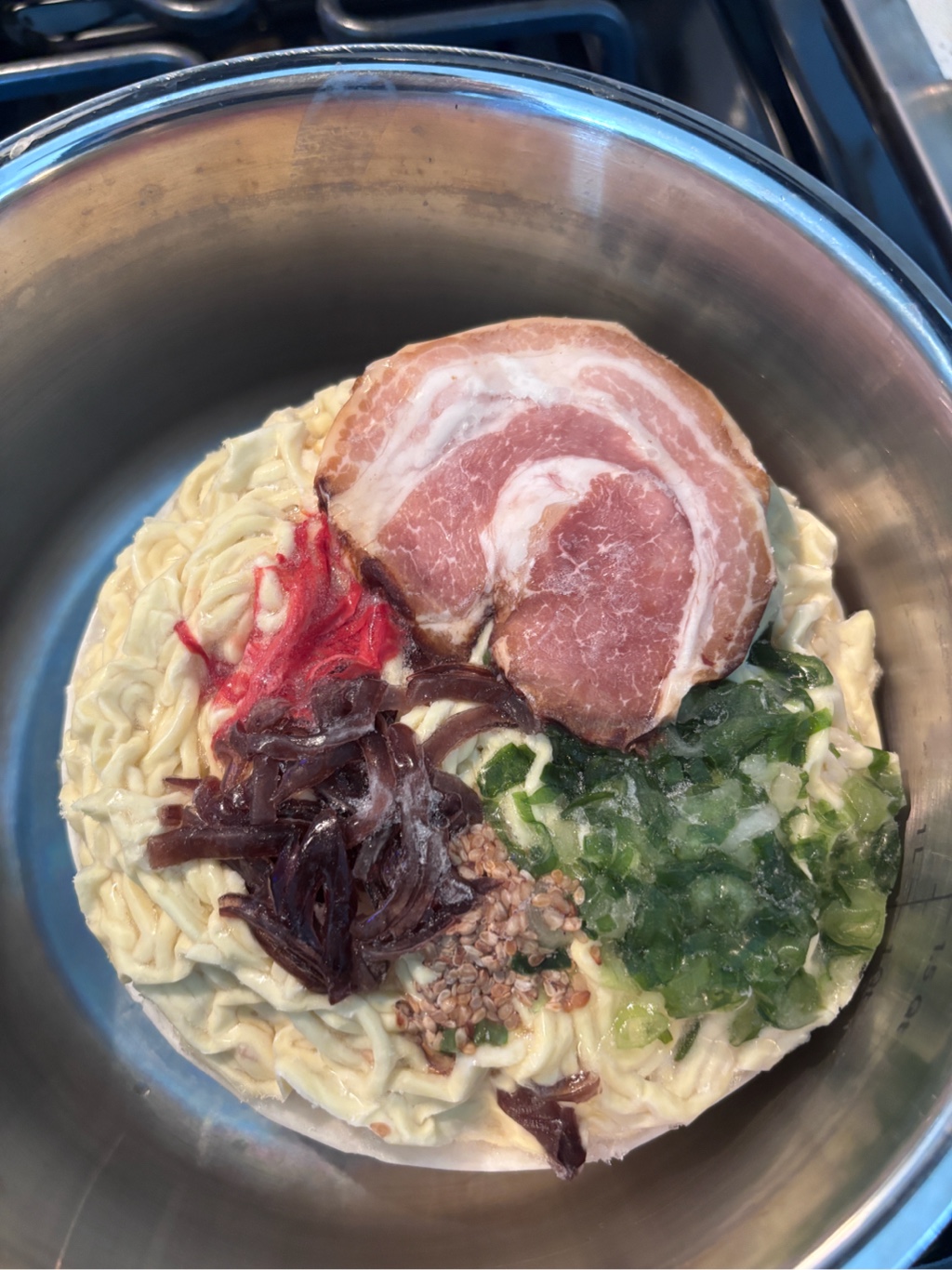 RAIJIN 豚骨ラーメン チャーシュー入り 冷凍 1人前 25.1 オンス - Weee!