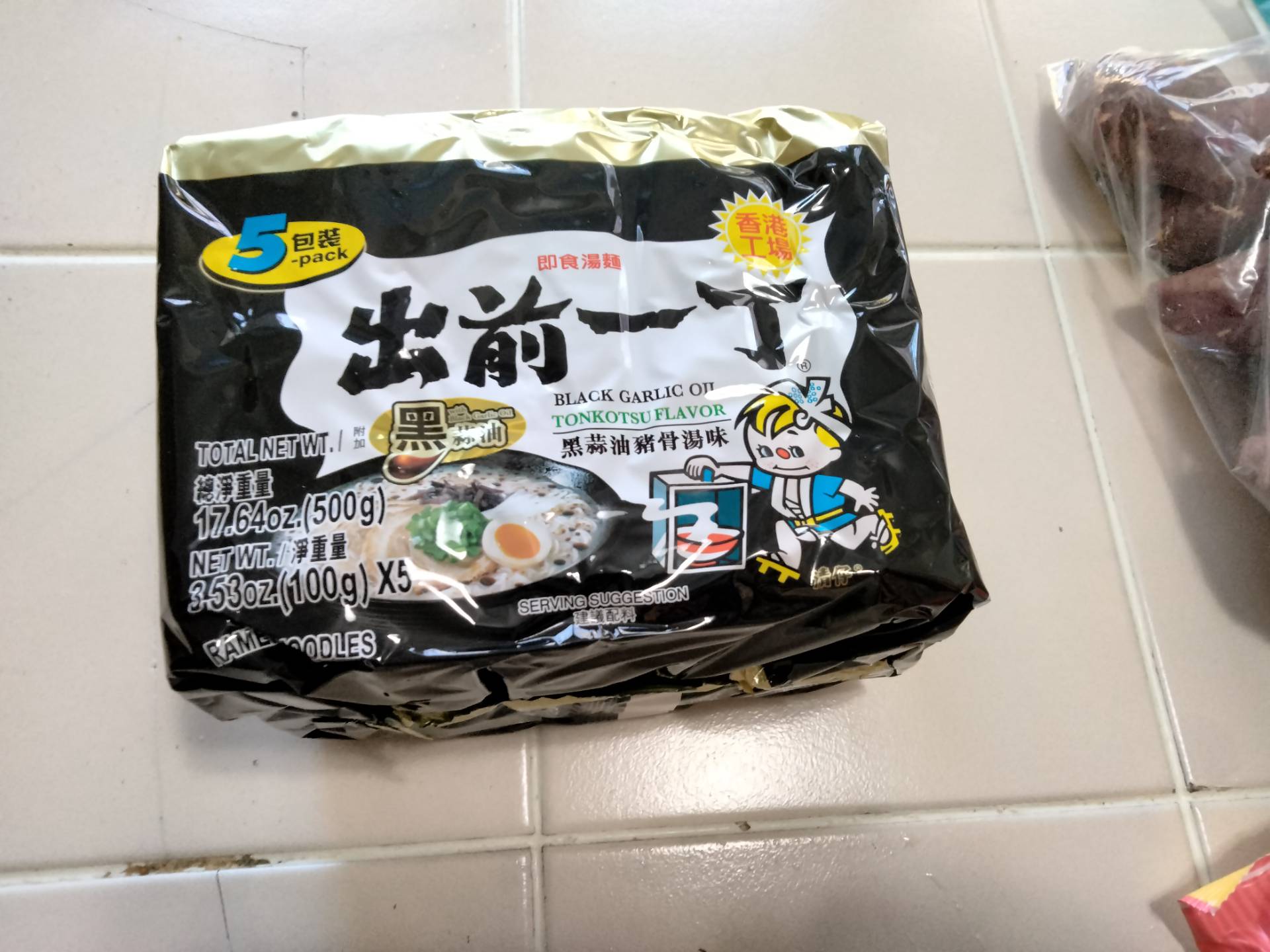 日清 出前一丁 豚骨 黒にんにく油風味（5個パック） - Weee!