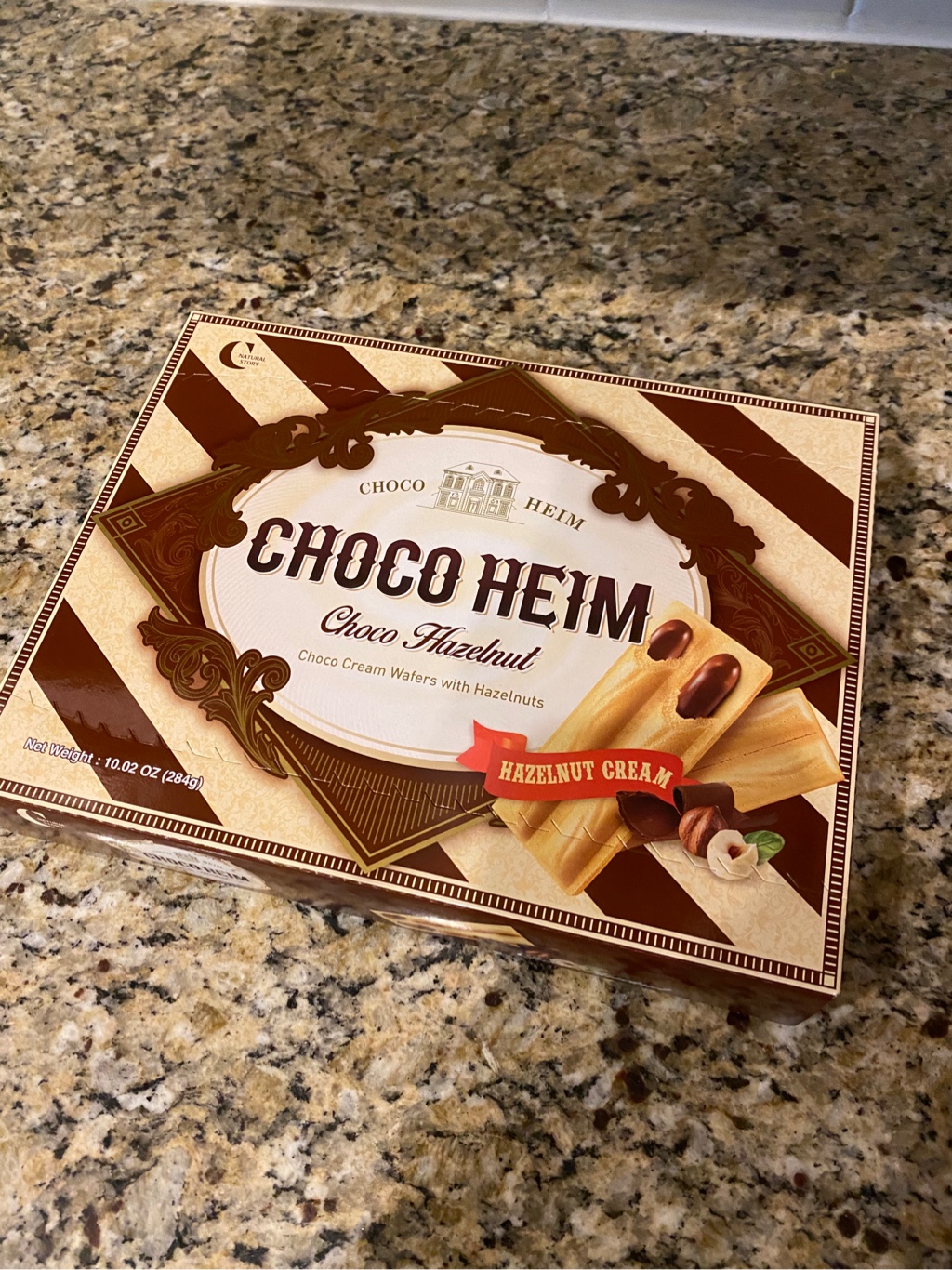 Crown ヘーゼルナッツ入りチョコレートウエハース - Weee!