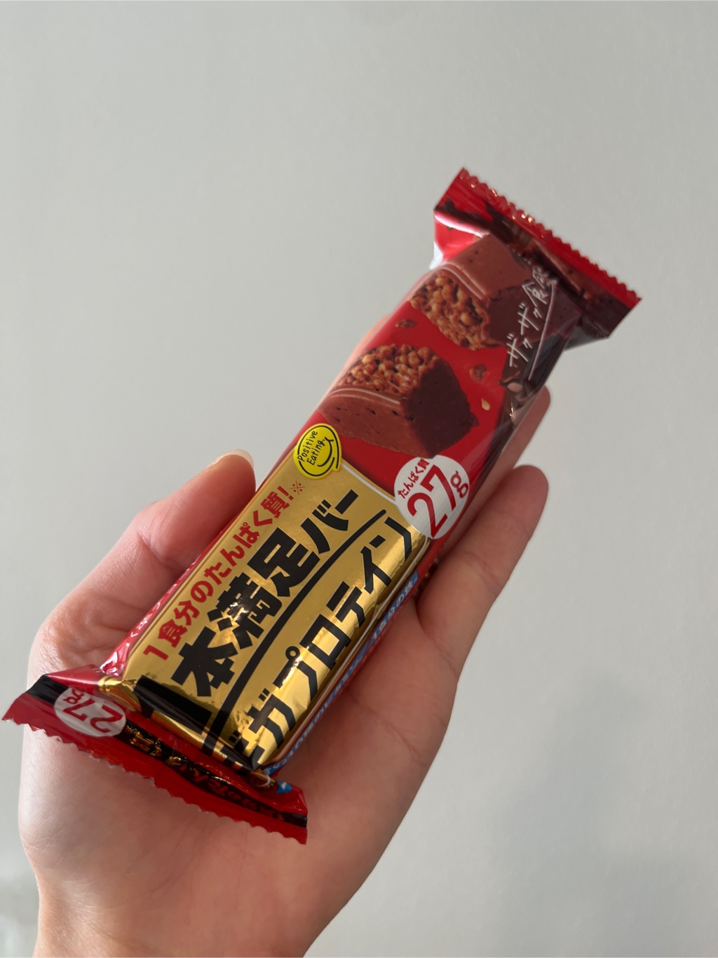 1本満足バー ギガプロテイン チョコ 27g - Weee!