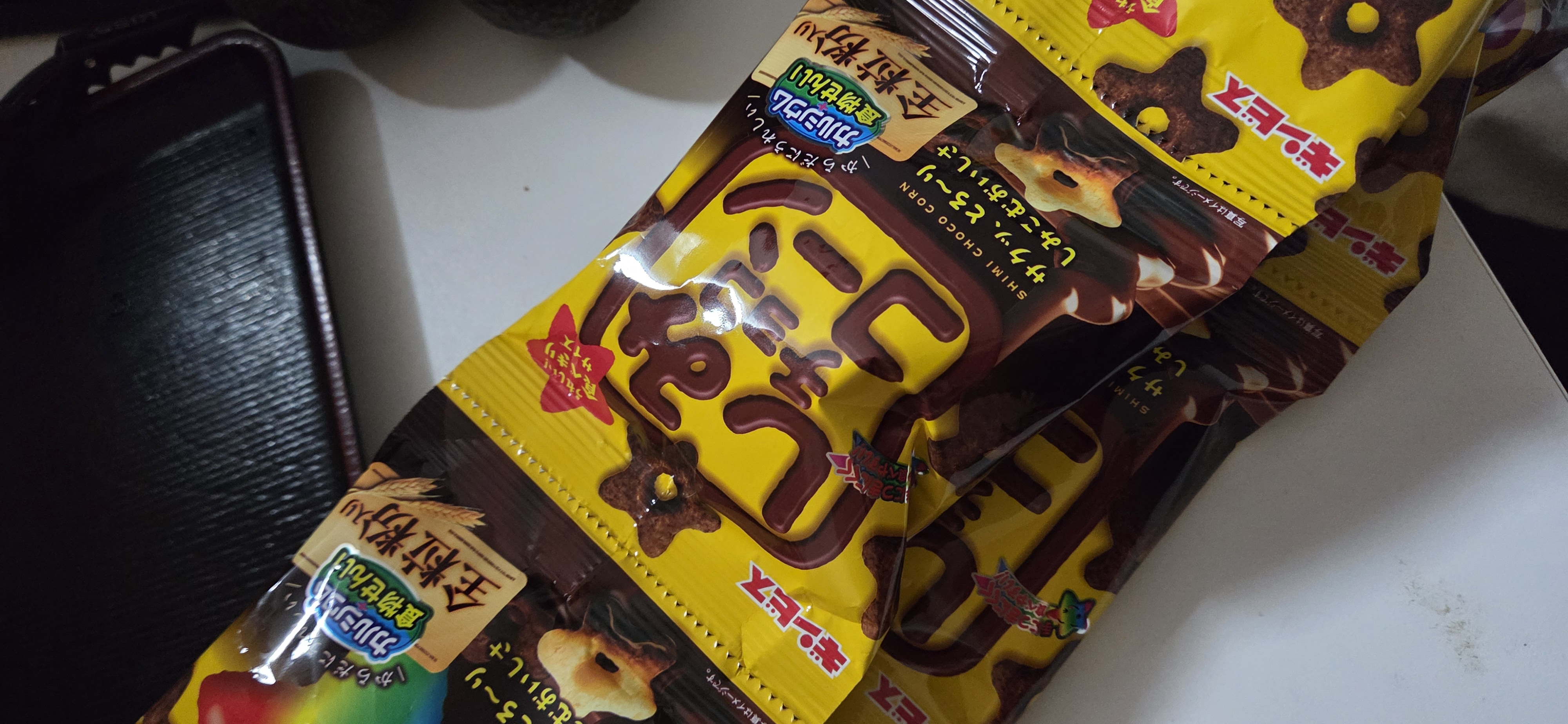 しみチョココーン！ しみチョココーン 全粒粉 食べきりサイズ 4袋入り 1.83 オンス - Weee!