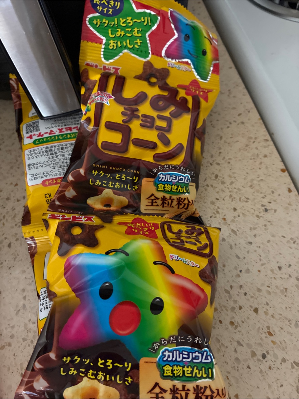 しみチョココーン 全粒粉 食べきりサイズ 4袋入り 1.83 オンス - Weee!