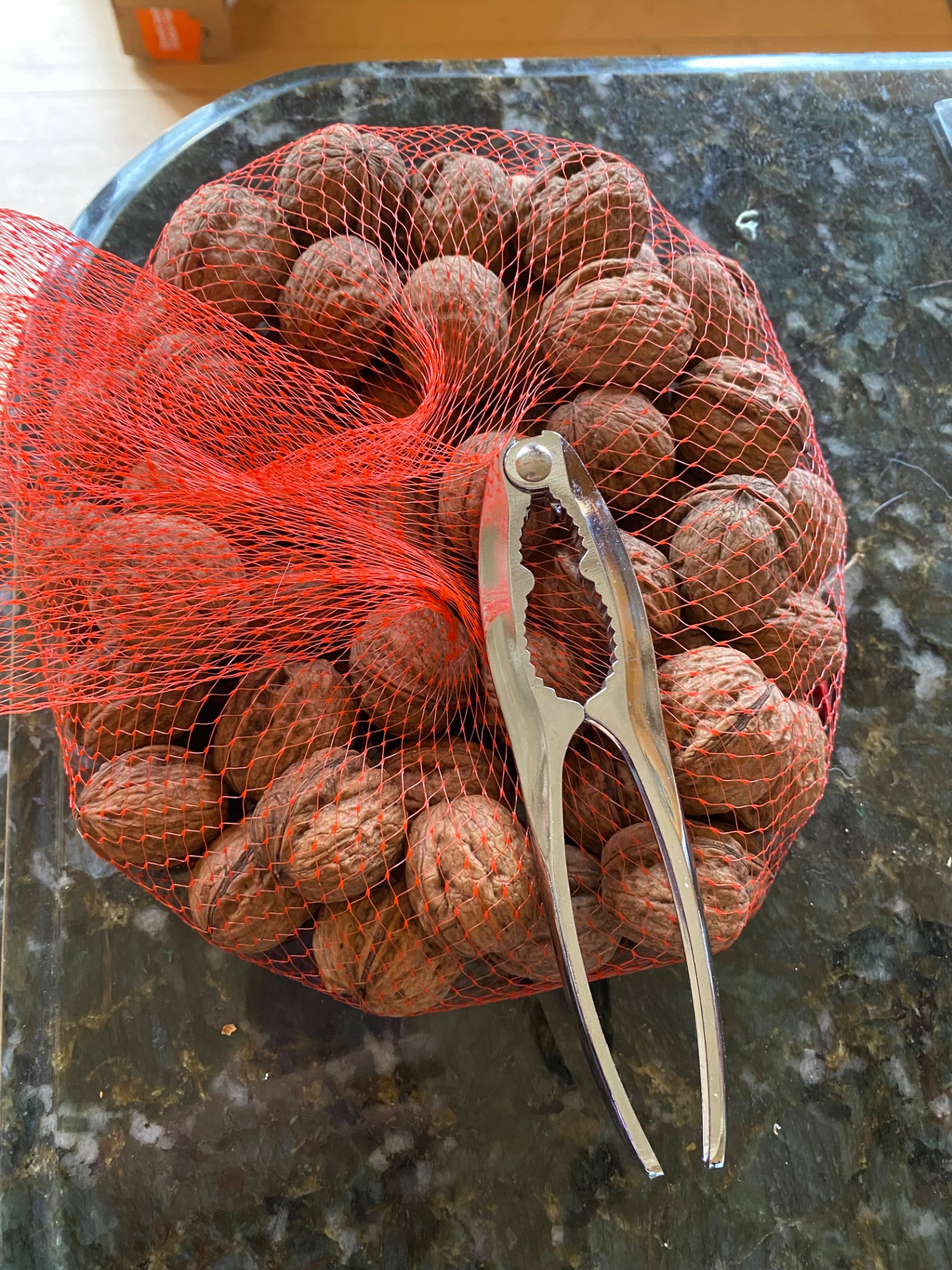 赤くるみ（ルビーウォールナッツ） - Weee!