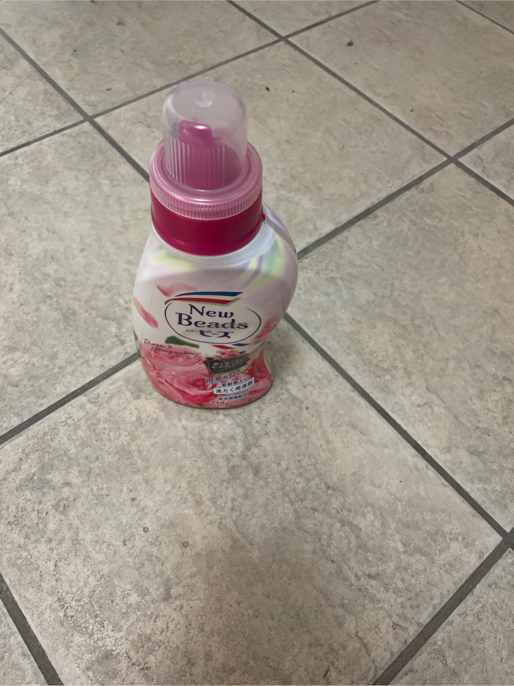 花王 ニュービーズ リュクスクラフト 柔軟剤入り洗たく用洗剤 740