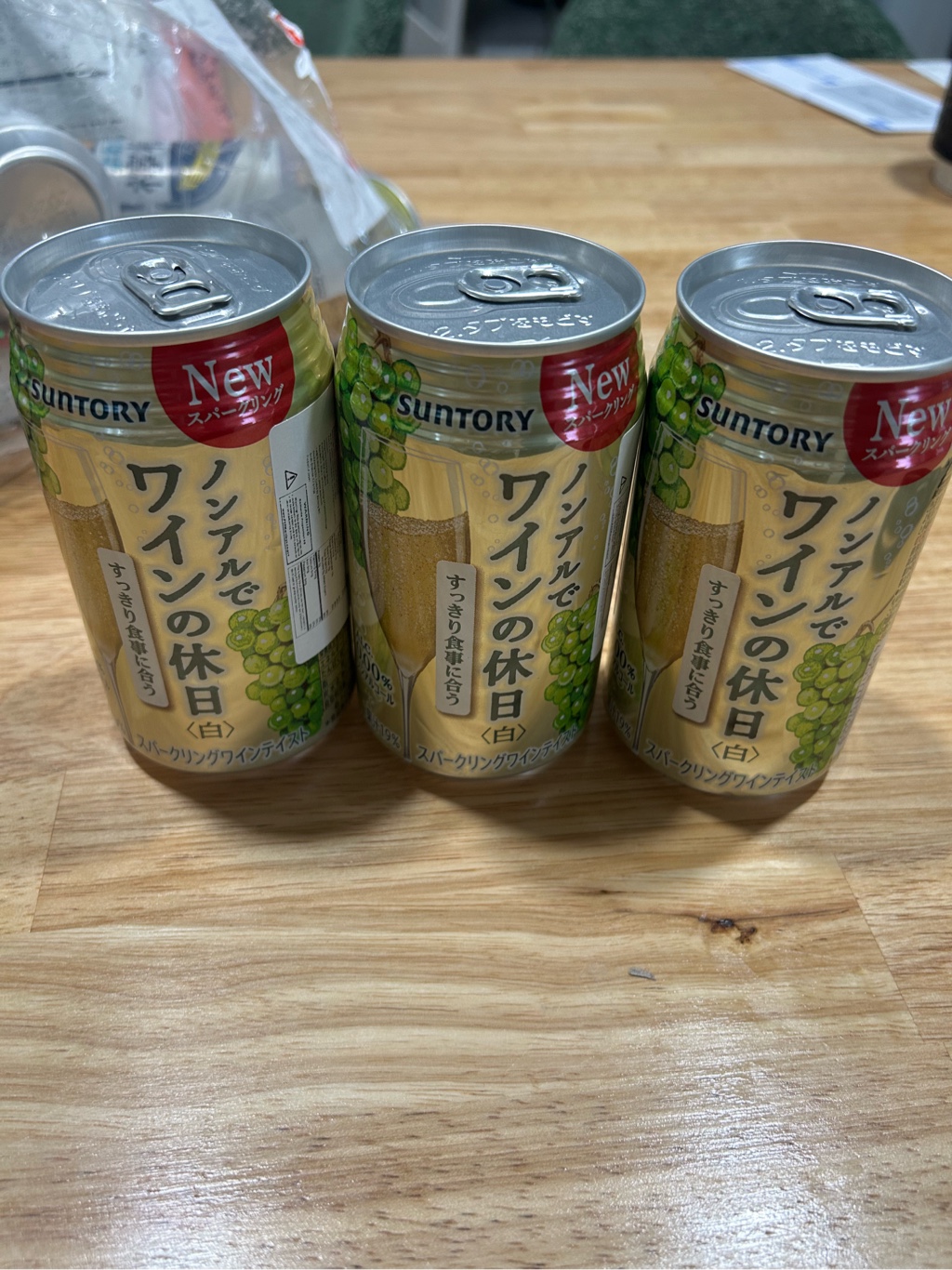 サントリー ワインの休日 白ワイン （ノンアルコール） 350 ml