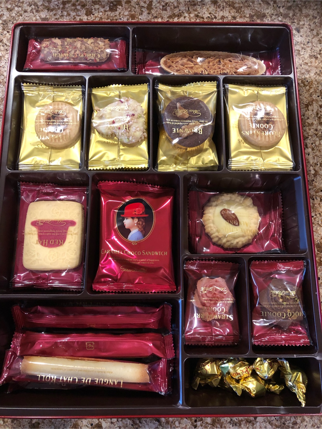 赤い帽子 レッド クッキー&チョコレート詰め合わせ 12種類 45個入り