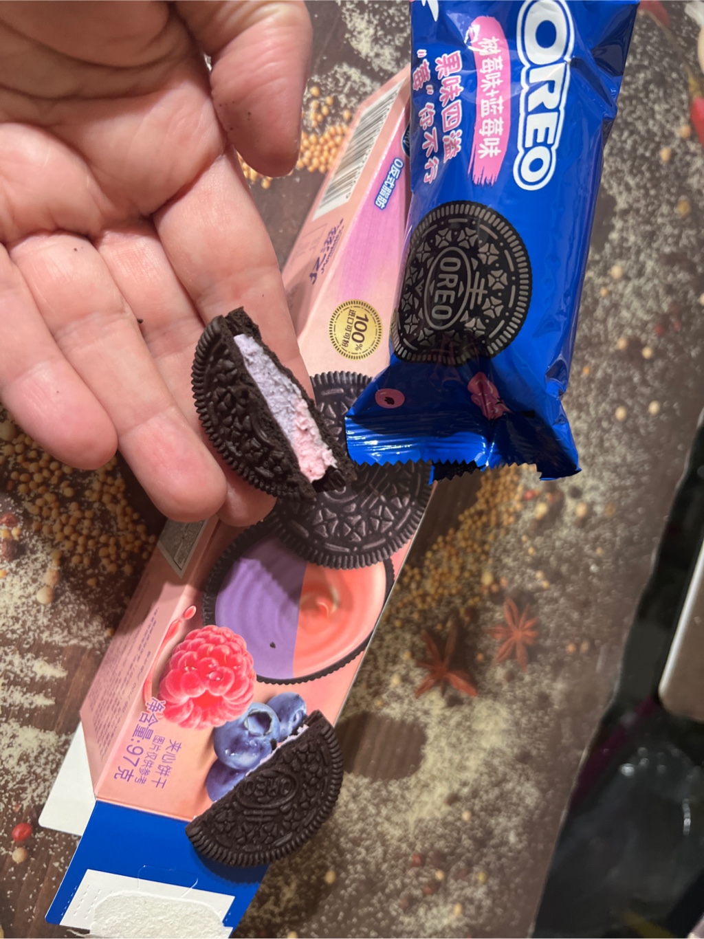 Oreo Sandwich Cookies Blueberry & Raspberry Flavor 388g 97 グラム