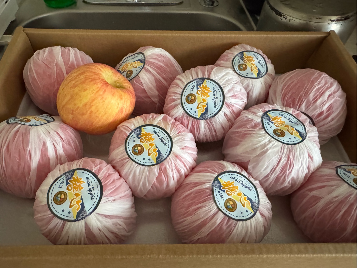 Get Candy Heart Fuji Apple Gift Box 9 lb Delivered | Weee