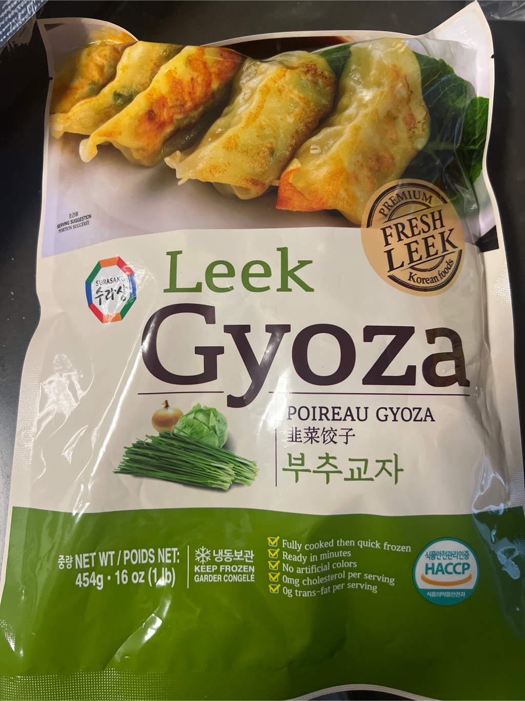 Get Surasang Fresh Leek Gyoza Frozen 454 g Delivered | MásGusto