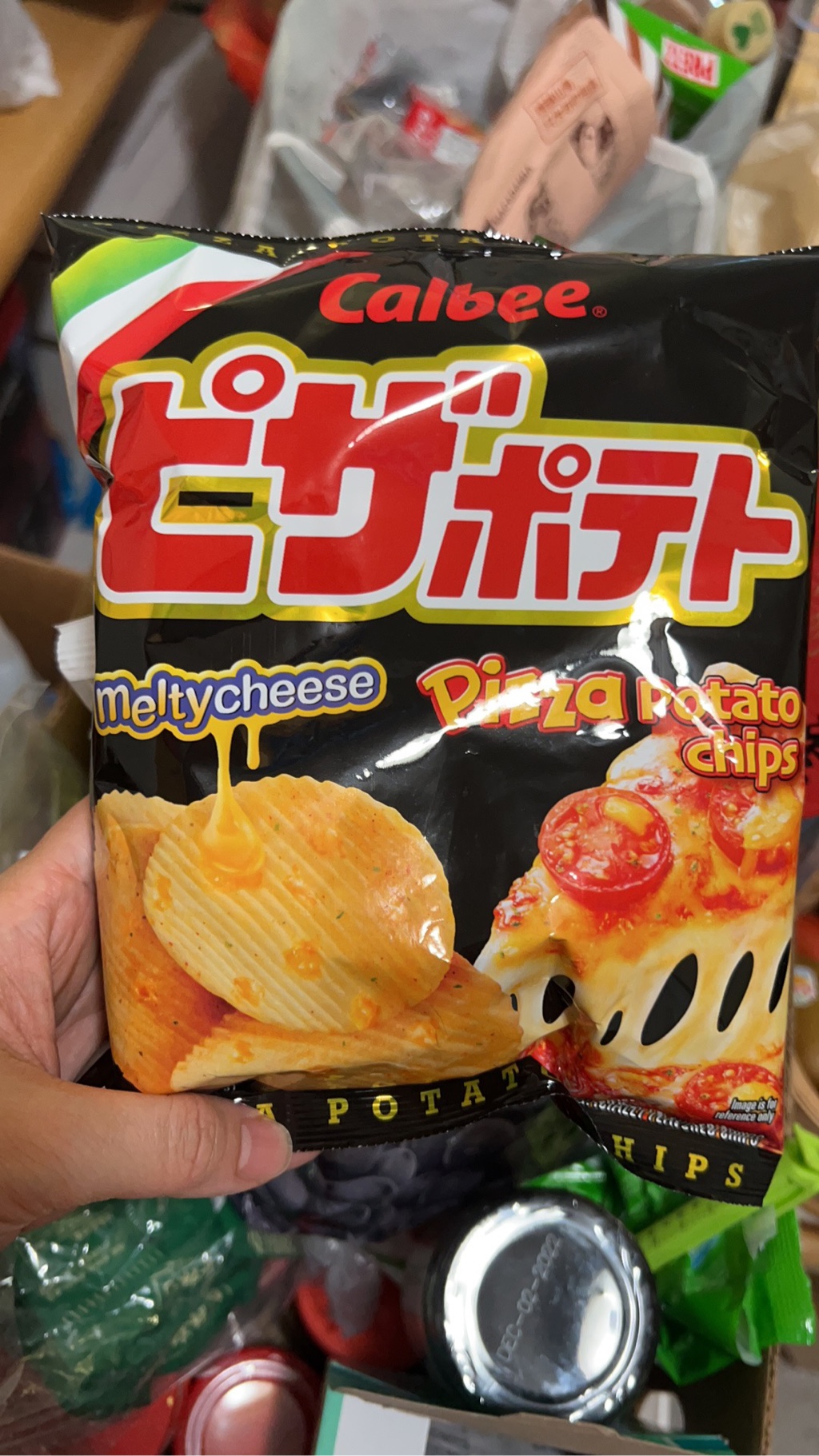 Calbee ピザ味ポテトチップス Weee