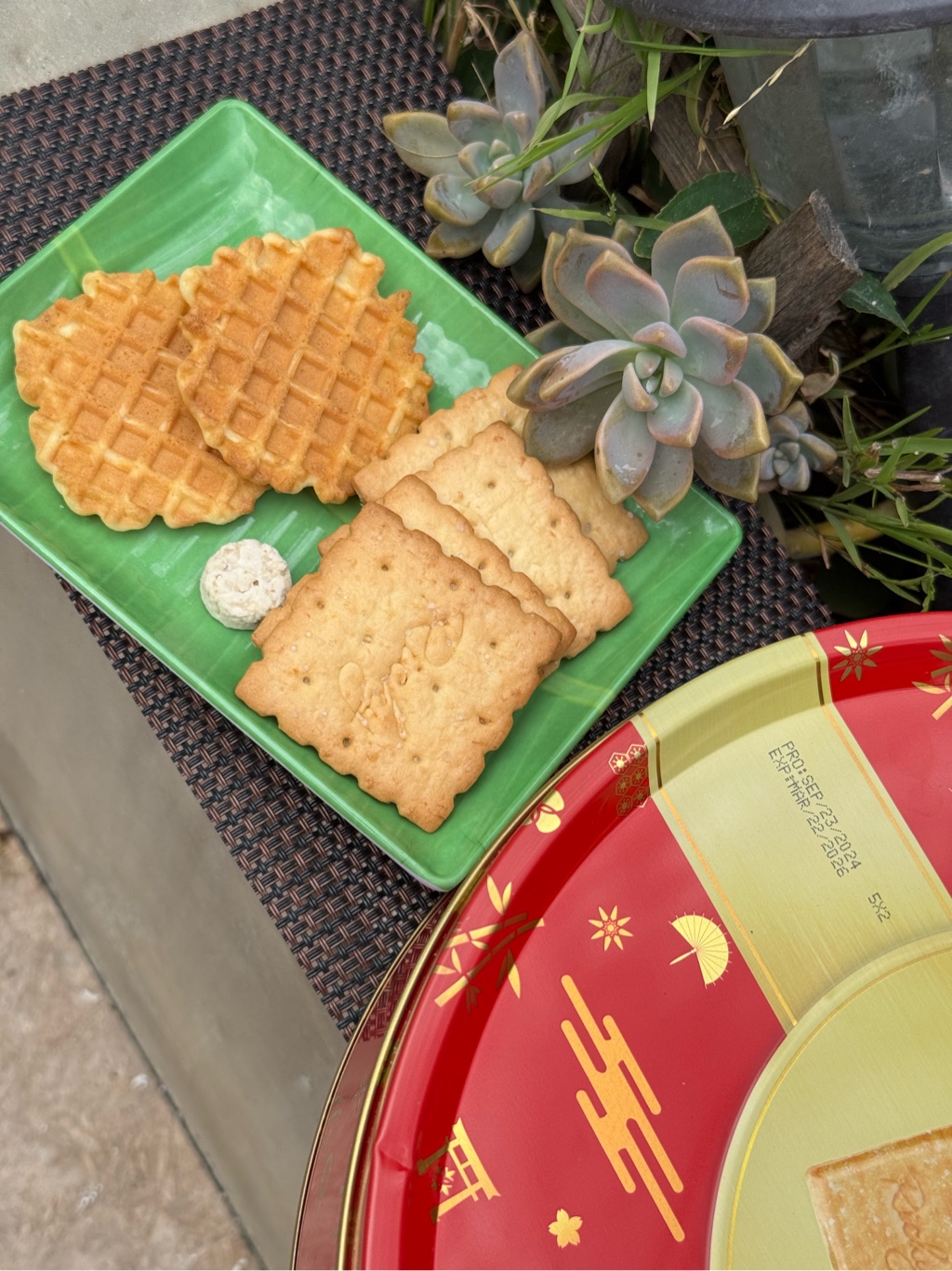 【tide】お菓子まとめ売り (43) (11) (37) RICHY Merry(R) Biscuits & Waffles Assortdd Tin 333g 333