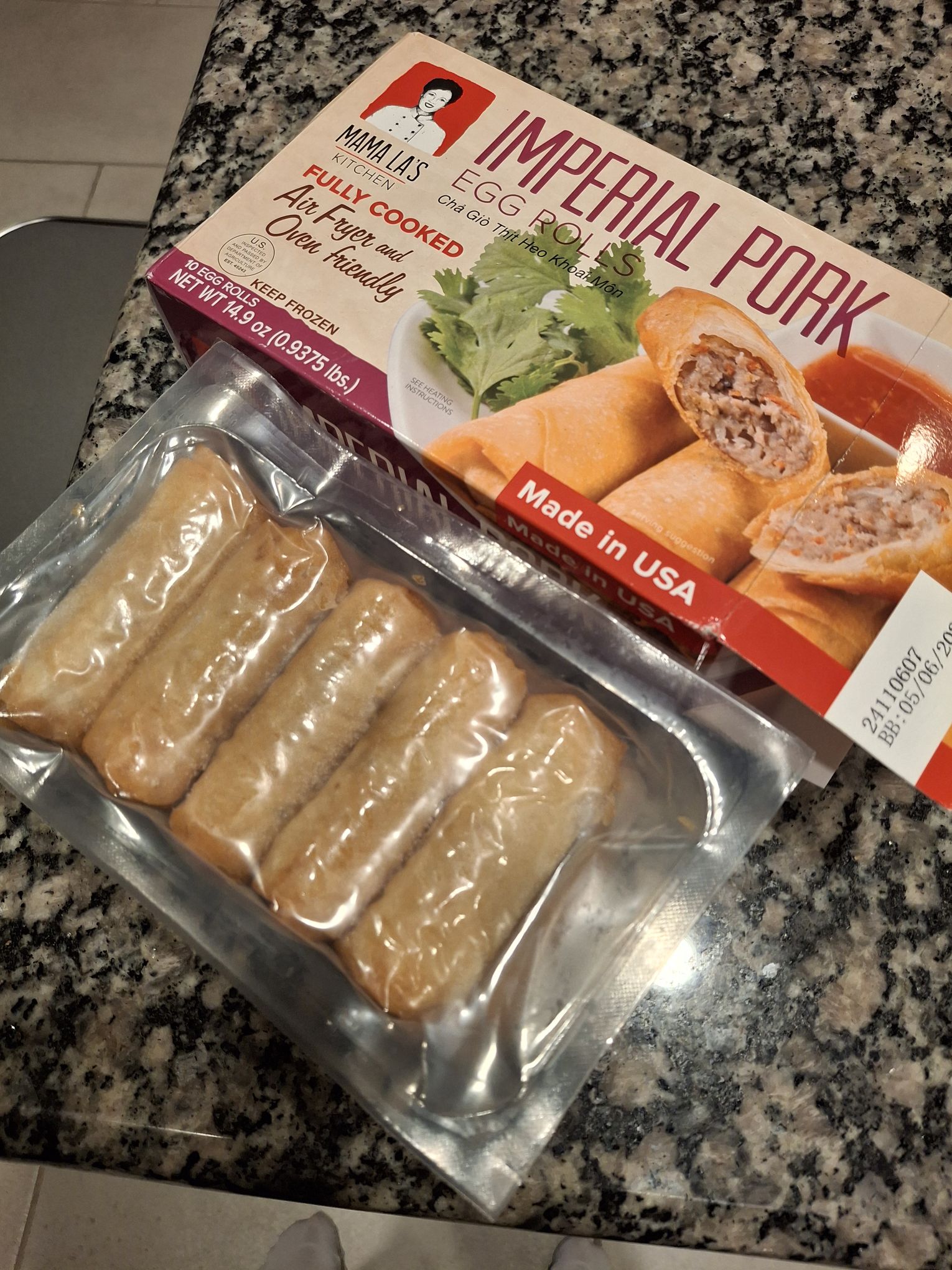 はるまき‼️ Mama La's 豚肉タロイモ卵春巻き - Weee!