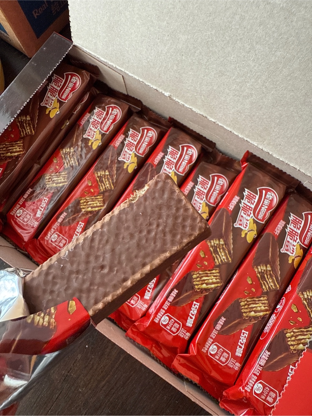 チョコレート Nestle チョコレートウェーハ スティック 32枚入 - Weee!