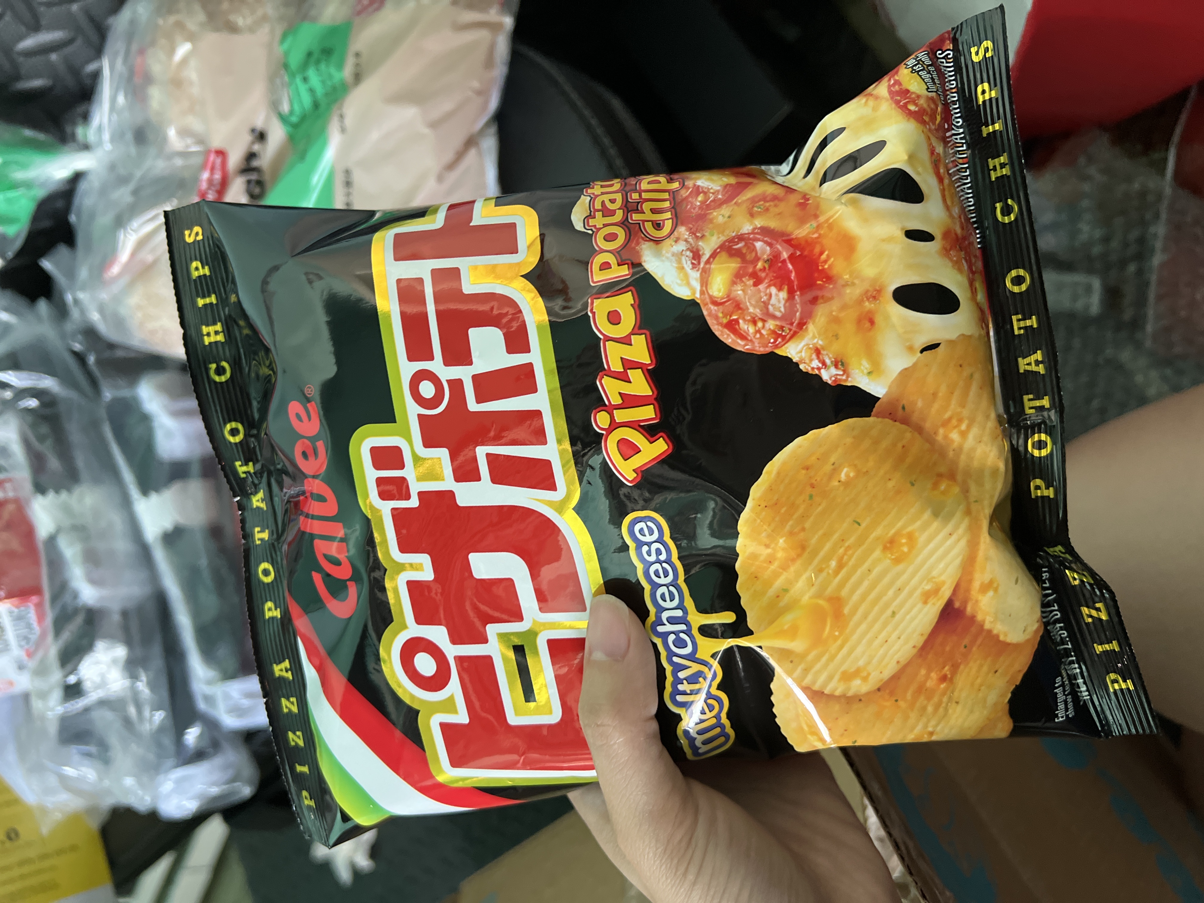 Calbee ピザ味ポテトチップス Weee