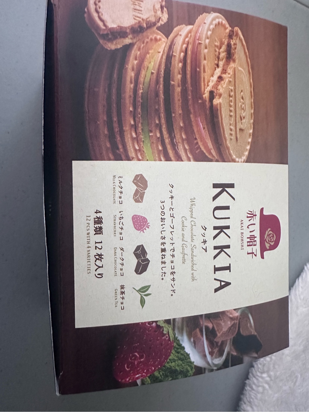 Get Akai Bohshi Kukkia Whipped Chocolate Sandwiched with Cookie 4
