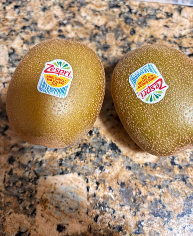 Buy kiwi near me. Latin American store with free delivery
