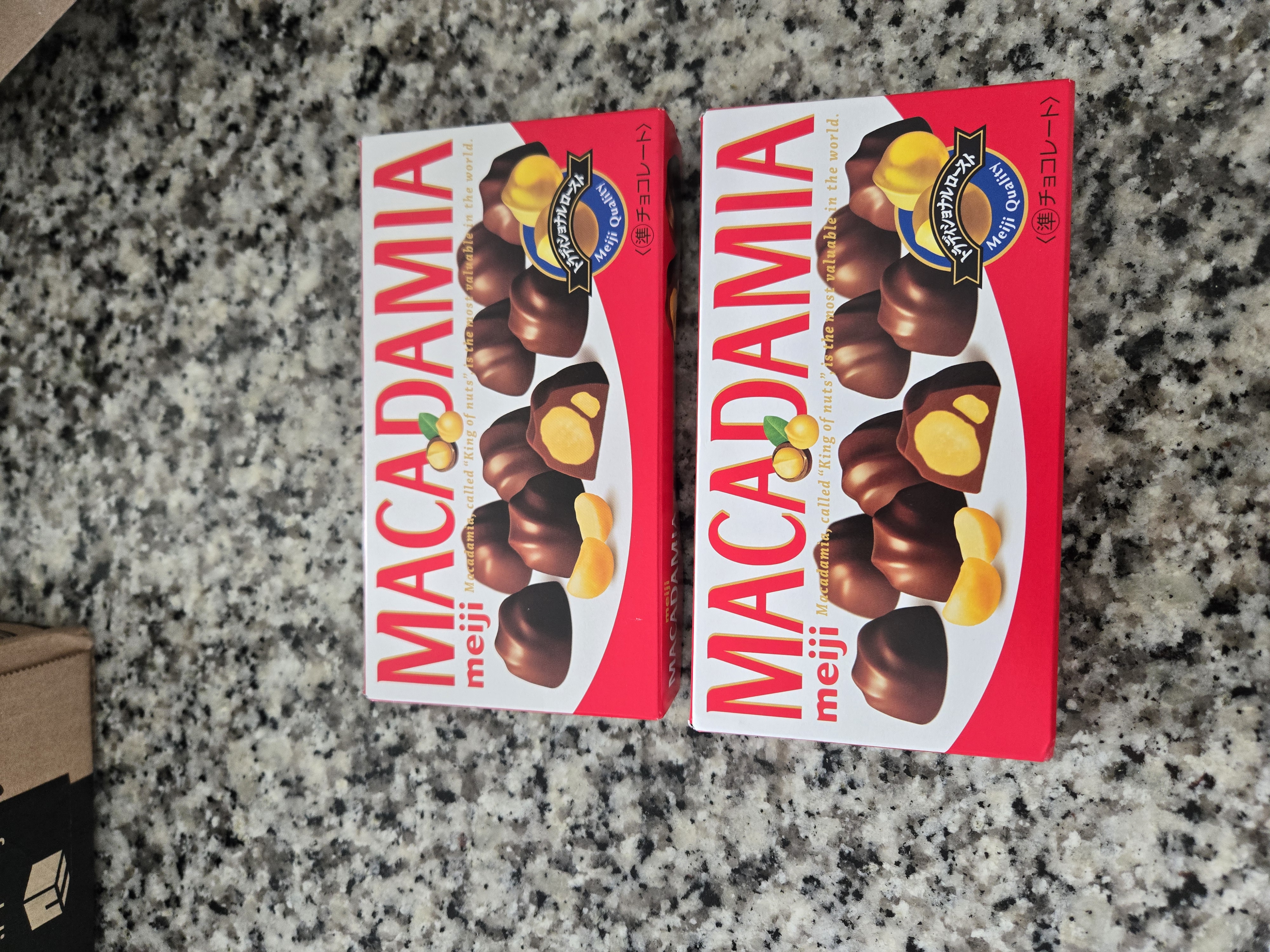 明治 マカダミアチョコ 64 グラム - Weee!