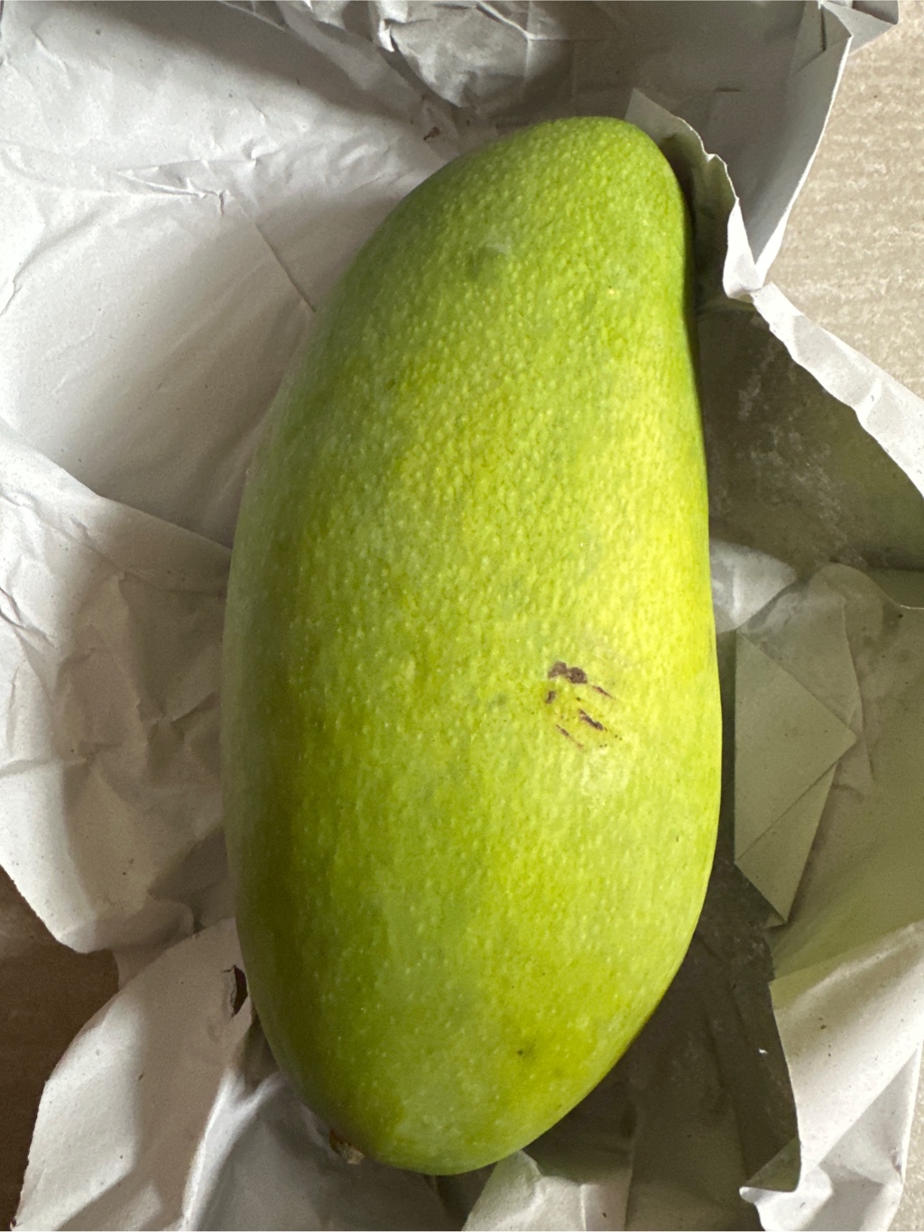 Get Air-shipped Green Vietnamese Xoai Tuong Mango 1.5- 2lb 1